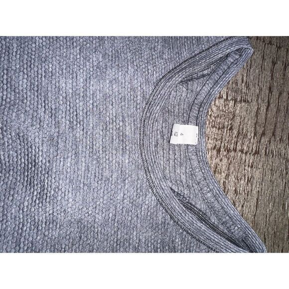 Lululemon muscle tank - Picture 3 of 5